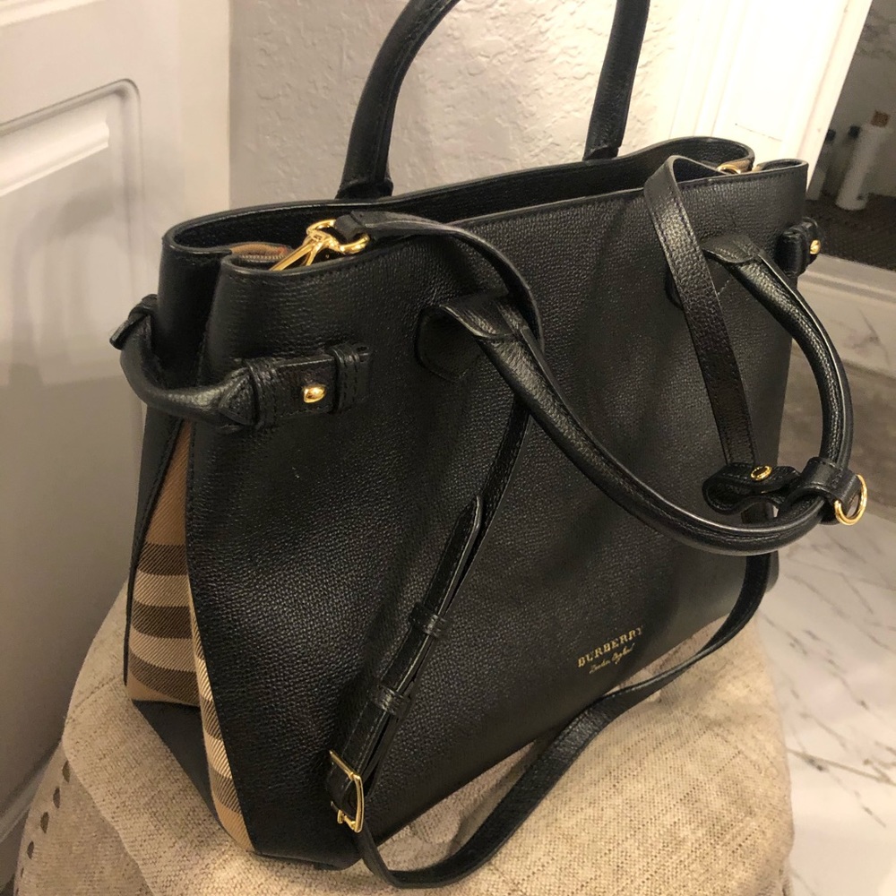Burberry purse